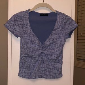 Brandy Melville cropped blue t-shirt with white flowers